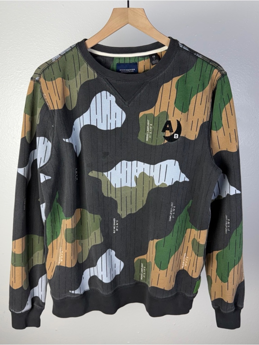 Scotch & Soda Men’s Amsterdams Blauw Camo Signature Crew Neck Sweatshirt Large